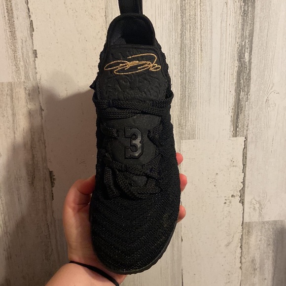 They are LeBron 16s I’m king shoes. - Picture 5 of 6